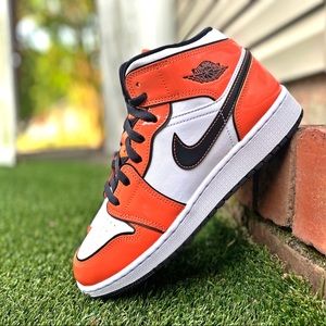 Nike Air Jordan 1 Mid SE ‘Turf Orange’